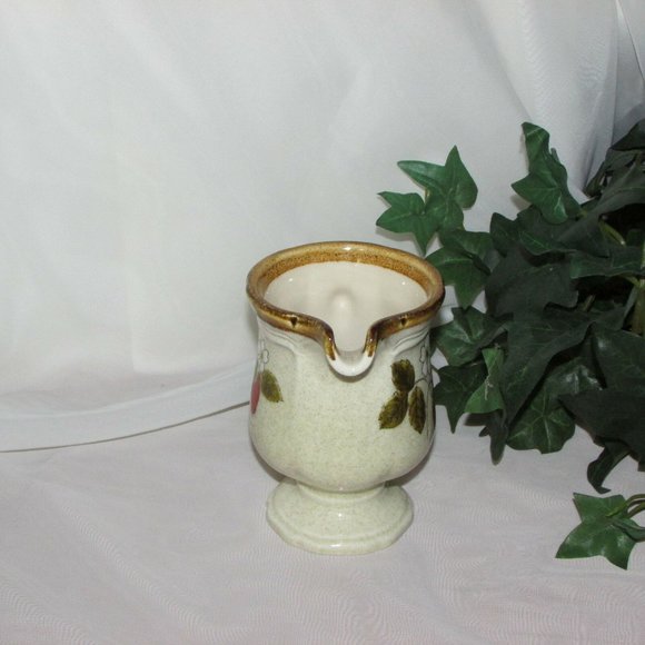 Mikasa Strawberry Festival Stoneware Creamer EB801 Vintage Cottagecore - Picture 4 of 9